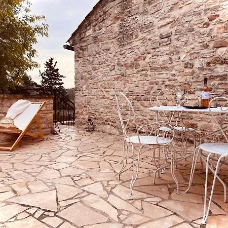 Le 104 * Saint-Privat-de-Champclos
