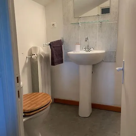 Le 104 *